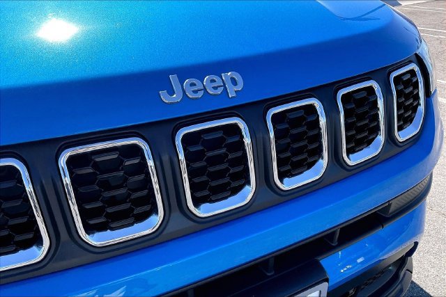 Used 2025 Jeep Compass Sport AWD/4WD image 30