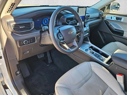 Used 2024 Ford Explorer Platinum w/ Technology Package image 10