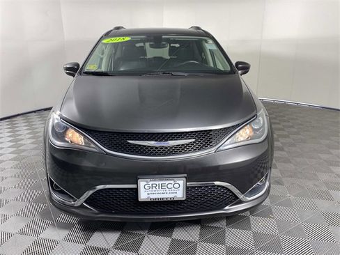 Used 2018 Chrysler Pacifica Touring-L image 3