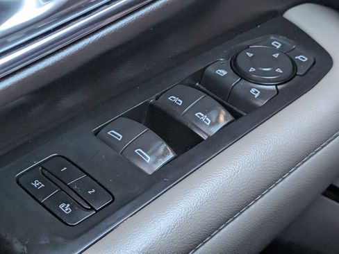 Used 2022 Chevrolet Tahoe Z71 w/ Luxury Package AWD/4WD image 23
