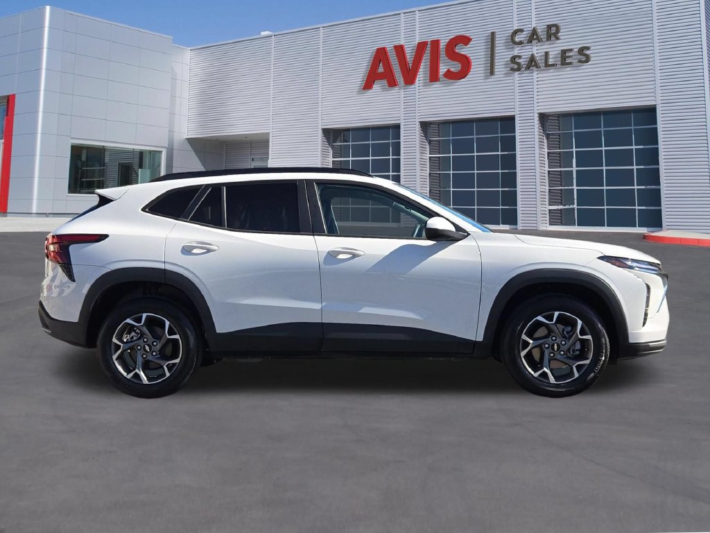 Used 2026 Chevrolet Trax LT FWD image 5