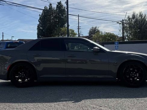 Used 2018 Chrysler 300 S image 27