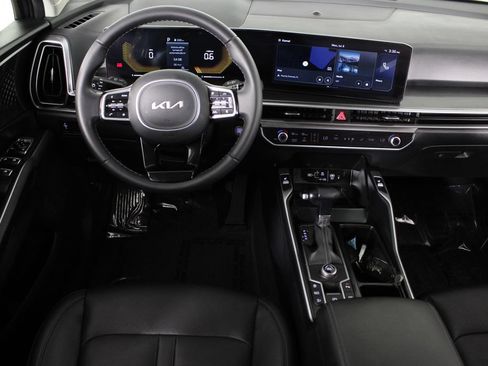 Used 2025 Kia Sorento S FWD image 6