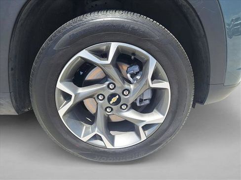 Used 2025 Chevrolet Trax LT FWD image 21