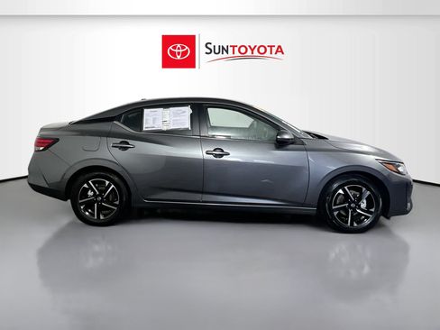Used 2025 Nissan Sentra SV FWD image 2
