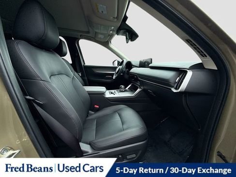 Used 2025 MAZDA CX-70 Plug-In Hybrid w/ Premium Pkg image 32