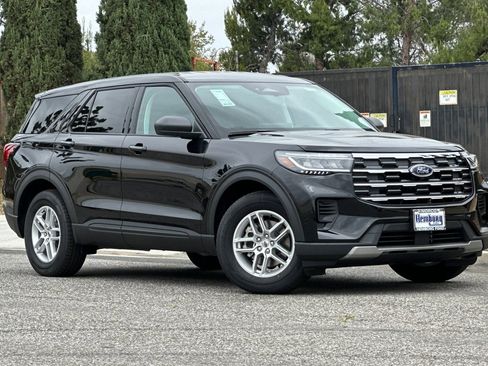 New 2026 Ford Explorer Active RWD image 2