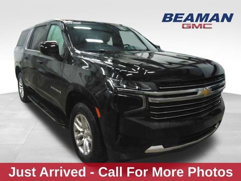Used 2024 Chevrolet Suburban LT image 1