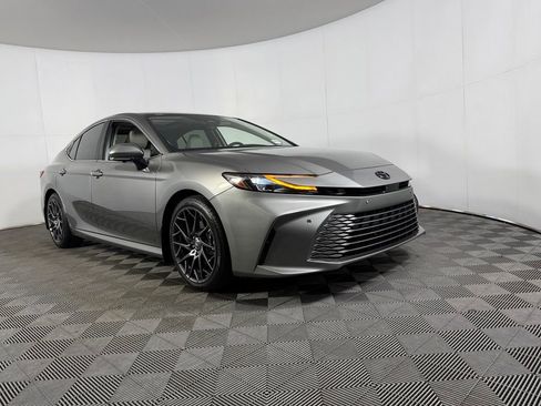 Used 2025 Toyota Camry XLE w/ Premium Plus Package FWD image 4
