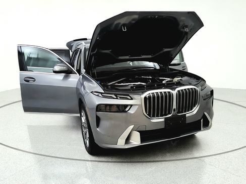 Used 2025 BMW X7 xDrive40i AWD/4WD image 9
