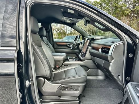 Certified 2025 GMC Yukon Denali image 27