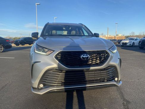 Used 2022 Toyota Highlander XSE image 2