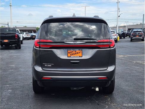 Used 2022 Chrysler Pacifica Touring-L FWD image 26