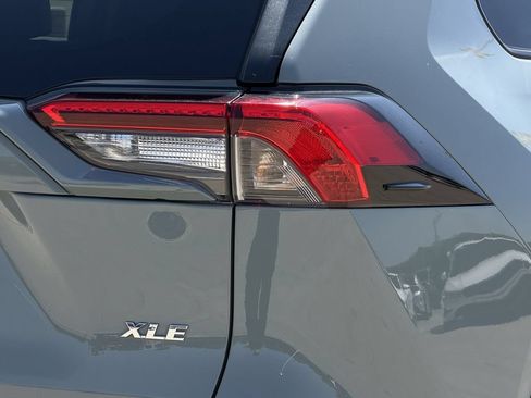 Used 2021 Toyota RAV4 XLE Premium FWD image 10