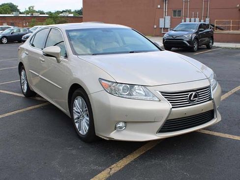 Used 2013 Lexus ES 350 w/ Luxury Pkg FWD image 4