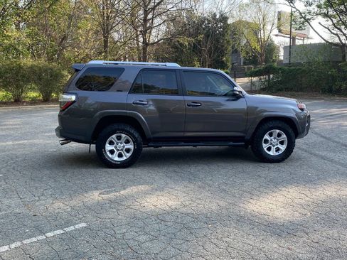 Used 2016 Toyota 4Runner Limited image 4