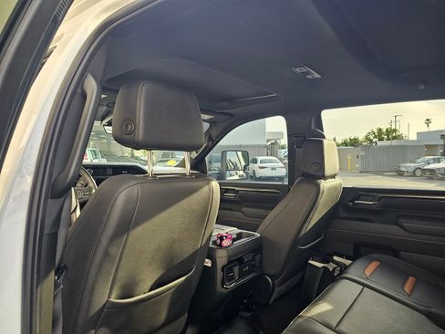 Used 2025 GMC Sierra 2500 AT4 w/ Technology Package image 7