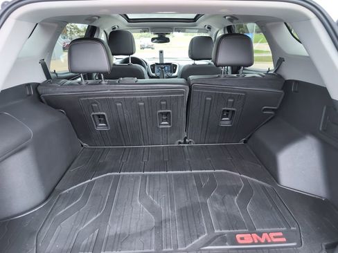 Used 2023 GMC Terrain SLT w/ Infotainment Package II AWD/4WD image 10