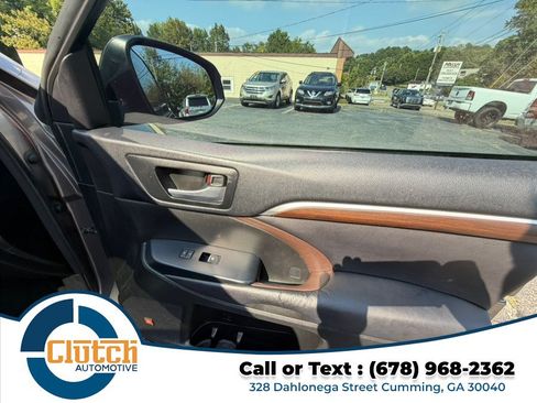 Used 2015 Toyota Highlander Limited w/ Driver Technology Package FWD image 29