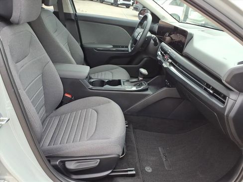 Used 2025 Kia K4 EX image 10