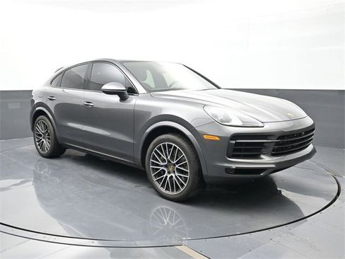 Used 2021 Porsche Cayenne Coupe w/ Premium Package image 27