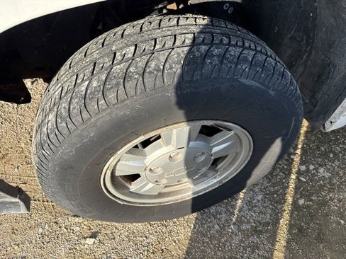 Used 2005 Chevrolet Colorado LS image 2