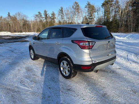 Used 2017 Ford Escape SE image 5