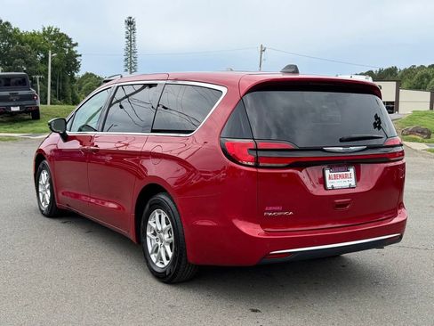 Used 2024 Chrysler Pacifica Touring-L FWD image 7