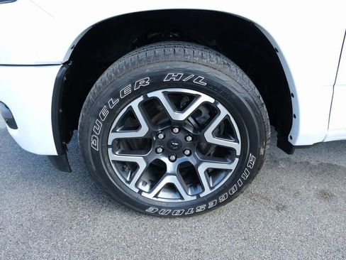 Used 2025 RAM 1500 Laramie w/ Sport Appearance Package AWD/4WD image 13