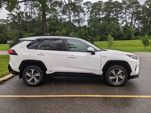 Used 2021 Toyota RAV4 SE w/ Weather & Moonroof Package AWD/4WD image 5