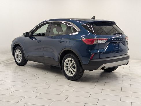 Used 2020 Ford Escape SE image 2