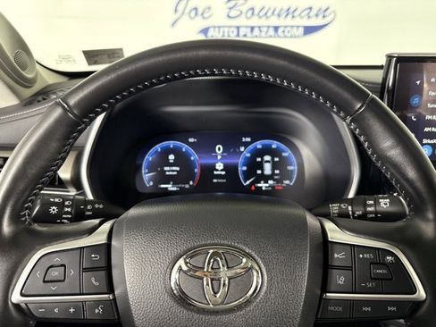 Used 2023 Toyota Highlander Limited image 4