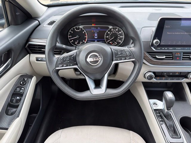 Used 2025 Nissan Altima 2.5 SV FWD image 17