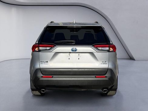 Used 2021 Toyota RAV4 XLE image 4