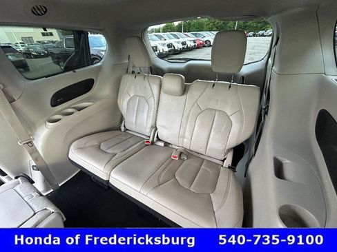 Used 2017 Chrysler Pacifica Touring-L Plus FWD image 25