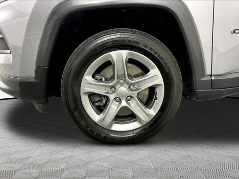 Used 2024 Jeep Compass Latitude w/ Altitude Special Edition AWD/4WD image 33