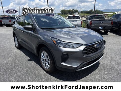 Used 2026 Ford Escape Active w/ Cold Weather Package FWD image 1