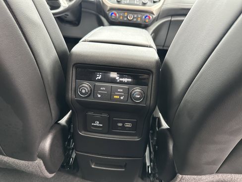 Used 2021 GMC Acadia Denali image 17