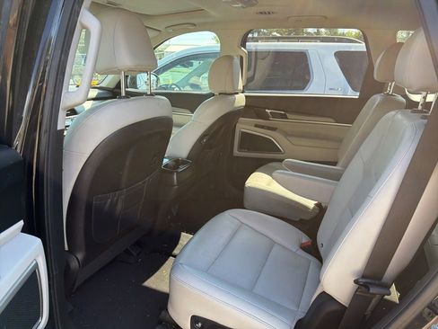 Used 2022 Kia Telluride S FWD image 11