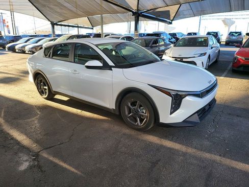 Used 2025 Kia K4 LXS image 4