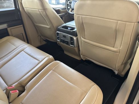 Used 2018 Ford F250 Lariat w/ Lariat Value Package AWD/4WD image 16
