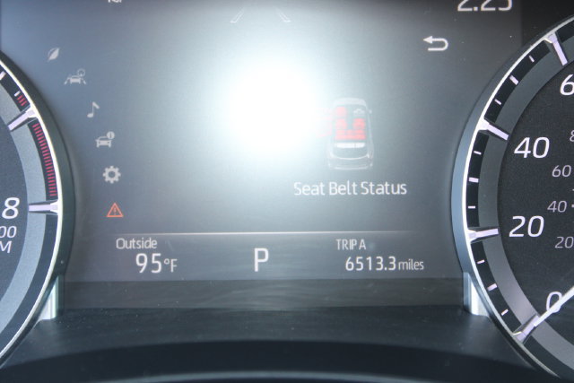 Used 2022 Toyota Highlander XLE FWD image 16