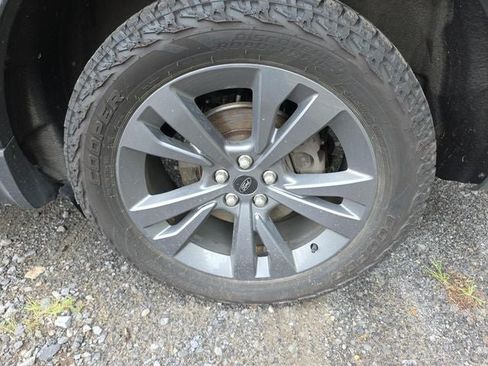 Used 2023 Ford Explorer XLT w/ Equipment Group 202A AWD/4WD image 19