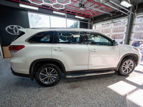 Used 2019 Toyota Highlander XLE image 4