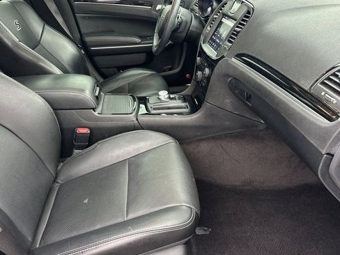 Used 2018 Chrysler 300 S w/ 300S Premium Group image 15