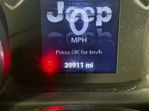 Used 2023 Jeep Gladiator Sport image 12