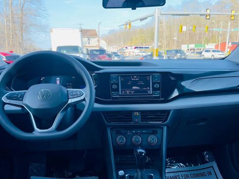 Used 2022 Volkswagen Taos S image 17