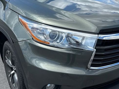 Used 2016 Toyota Highlander XLE AWD/4WD image 12