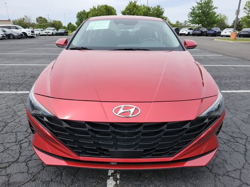 Used 2022 Hyundai Elantra SEL w/ Convenience Package FWD image 12
