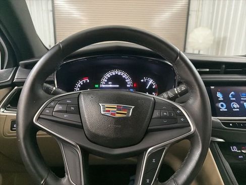 Used 2017 Cadillac XT5 FWD image 25
